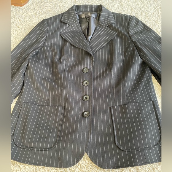 Black and grey pinstriped business suit set, size 14 - Picture 2 of 12